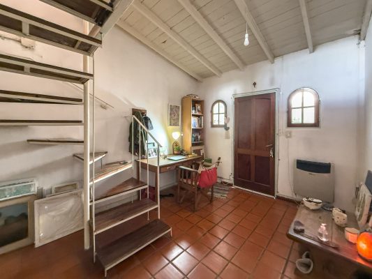 For Sale 4-bedroom PH in Olivos