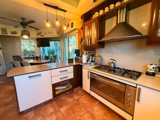 FOR SALE 5-bedroom house with office BOATCENTER