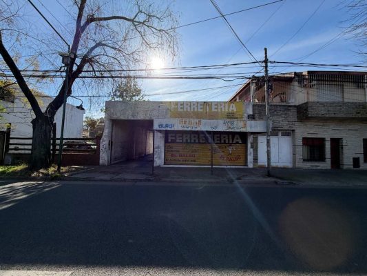 Commercial space on 500m2 lot - For Sale