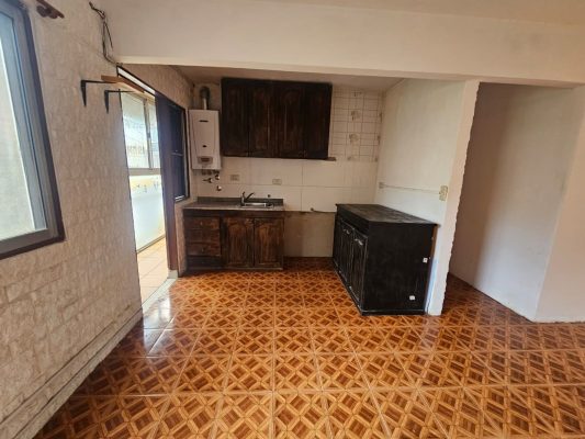 For Sale 3-bedroom Apartment Victoria