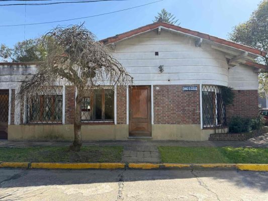 For Sale House Patio And Garage In Carapachay Lot Prop