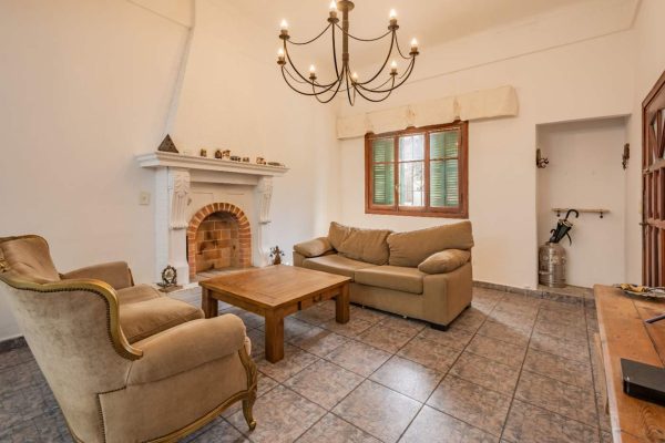 For Sale House 4-bedroom with Pool Garage Vicente Lopez