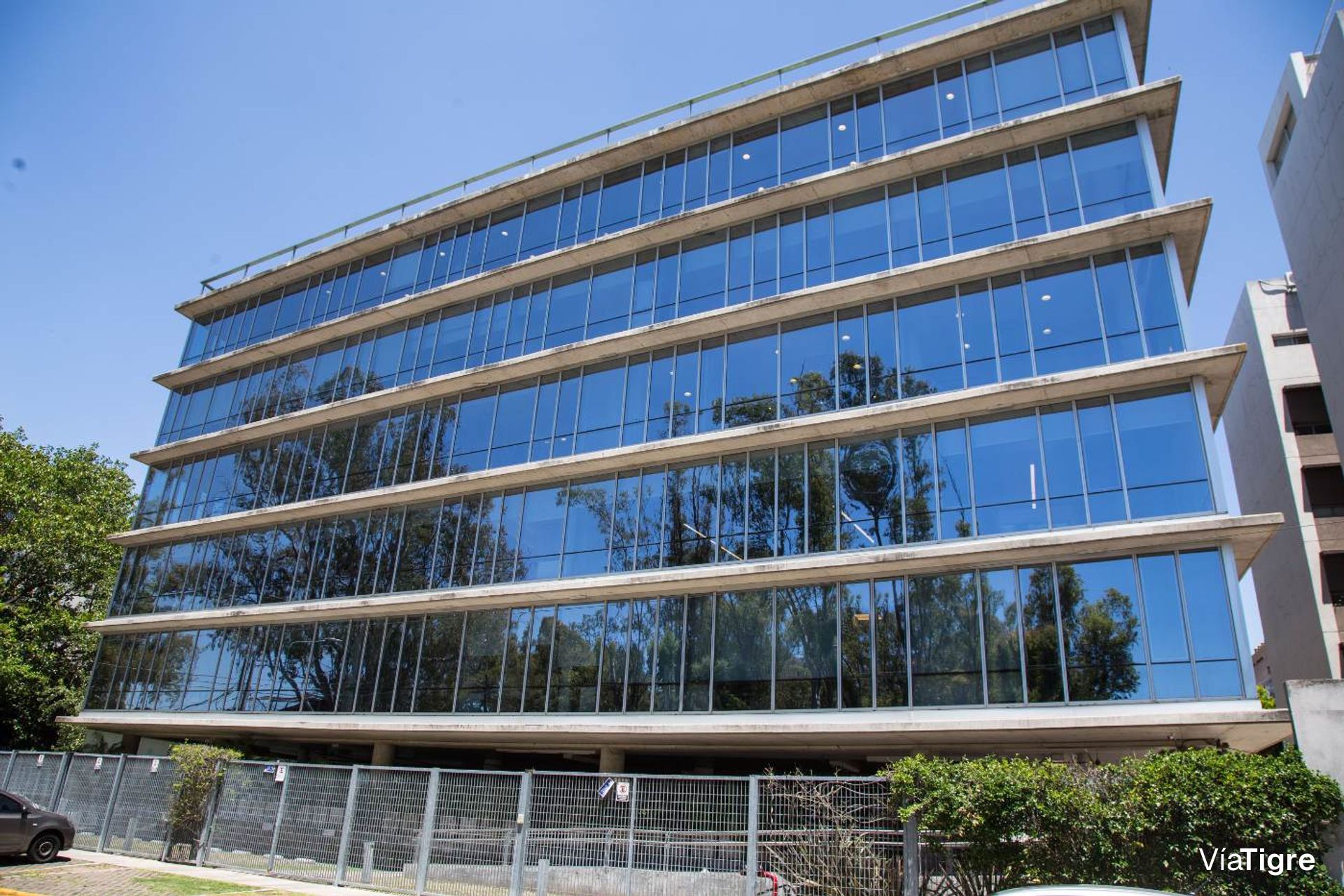 OFFICES 960 m2 FREE FLOOR OLIVOS 18 18 parking spaces