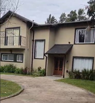For Sale House 3-bedroom Barrio Las Glorias Benavidez