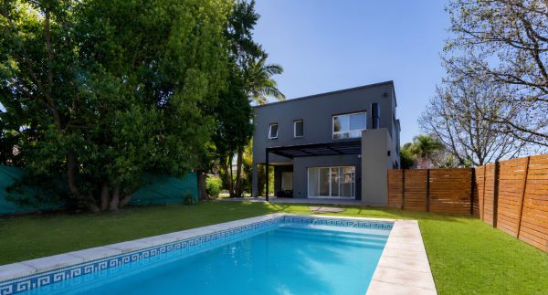 House with Pool Garden and Boat Mooring Center Nordelta