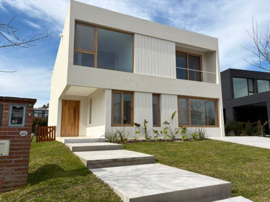 For Sale Brand New House 4 Suites Carpinchos Nordelta