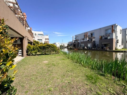 For Rent 2-bedroom Furnished with garden to the lake