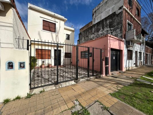 PH 3-bedroom for sale in Olivos patio/terrace/garage