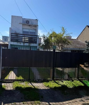 House for sale in Benavidez with apartment
