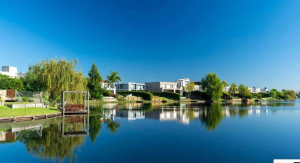Lot A Lagoon Sale in Nordelta Casuarinas