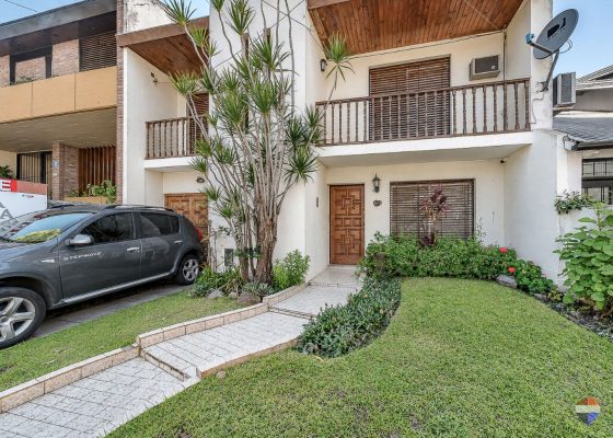 House 2 Stories Park BBQ Grill Parking