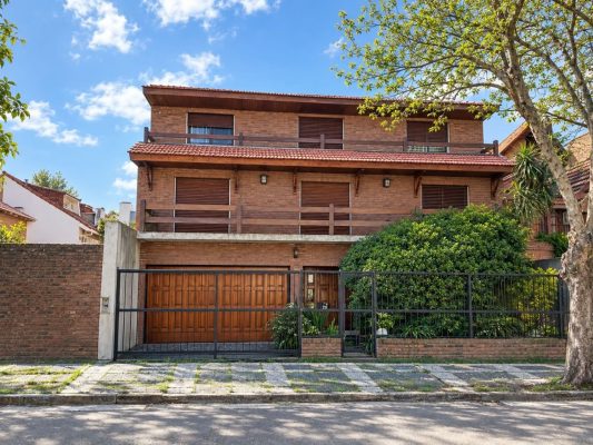 For Sale House on 3 Floors with Garden Pool Martinez