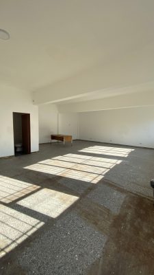 Salón y consultorios en Av. Maipú, esquina Paraná