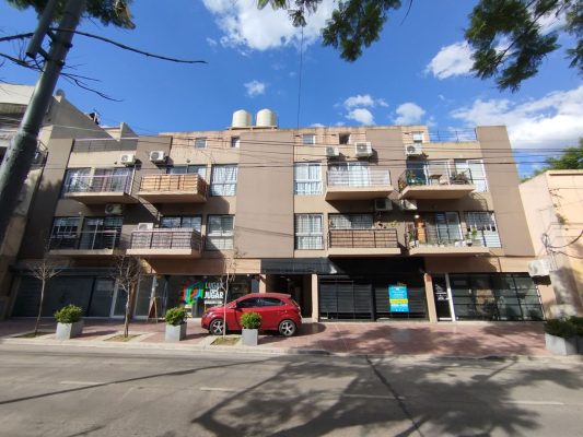 Cochera con Baulera en Venta