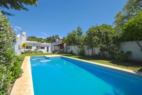 Venta CASA 4 amb con Pileta y Jardín MARTINEZ