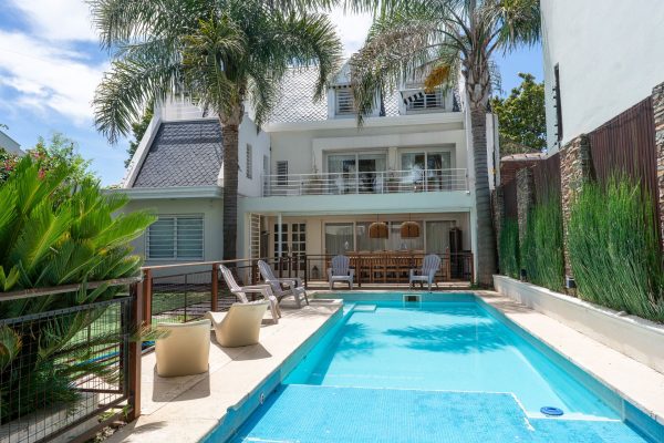 Venta Casa con jardín y pileta Martinez
