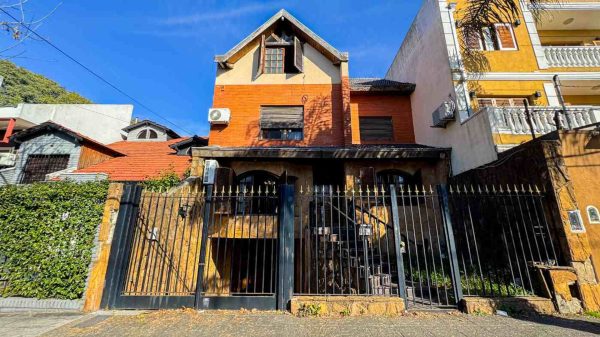 Venta Casa 6 Amb + Playroom, Jardin Y Quincho
