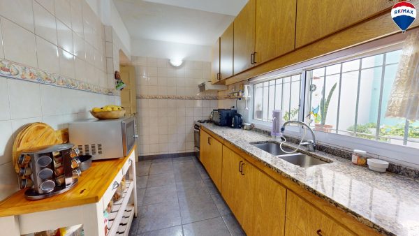 Venta casa 4 amb con patio y cochera Florida
