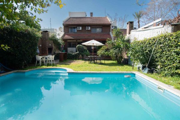 House 7 Rooms For Sale With Pool, Garage in Florida