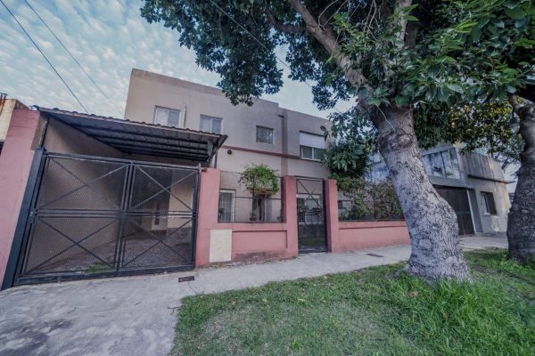 Casa 7 Ambientes con patio y cochera