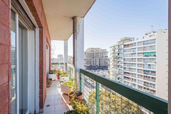 Sale 6-room Apartment with River View, VTE Lopez