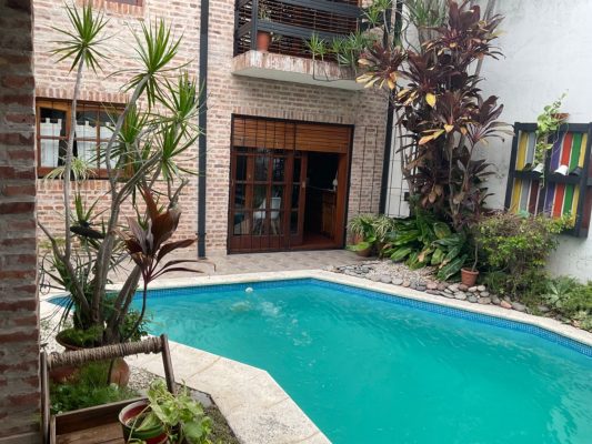 FOR SALE 6-room House with pool and garage Credit Apartment