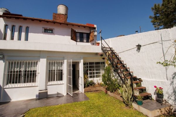 House for sale in Carapachay, 5 rooms, EXCHANGE