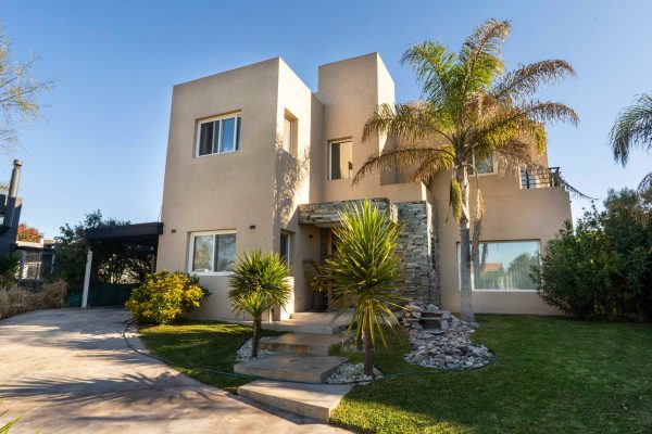 Casa En Venta Alvear De Benavidez 4 Dorm Pileta