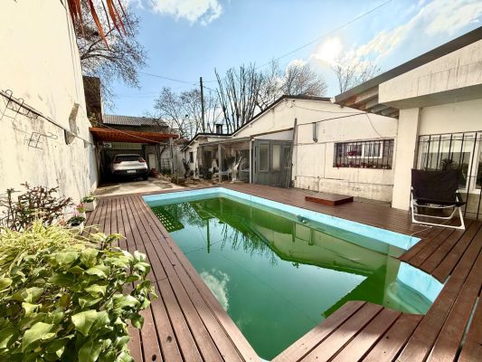 Sale of 4-room house with patio and pool in Olivos – trade