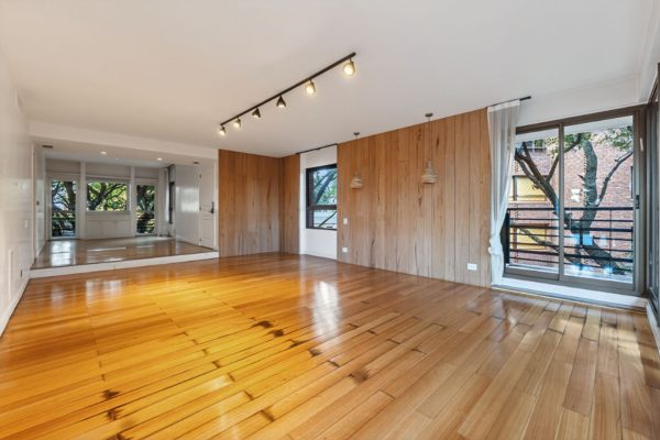 5-room Apartment for Sale in La Lucila with Pool