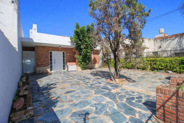 4-Room House for Sale, Excellent Condition, Munro