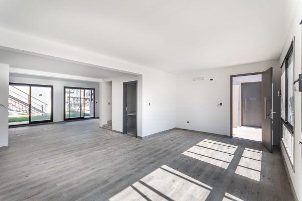 Venta depto. 4 amb. , cochera y jardin. Nordelta