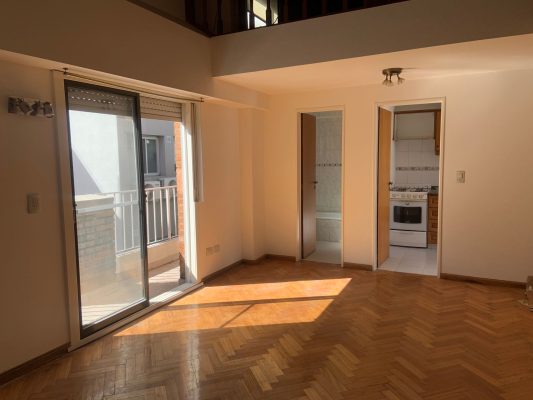 Duplex for Sale: 2 Rooms, 2 Balconies, Garage in Olivos