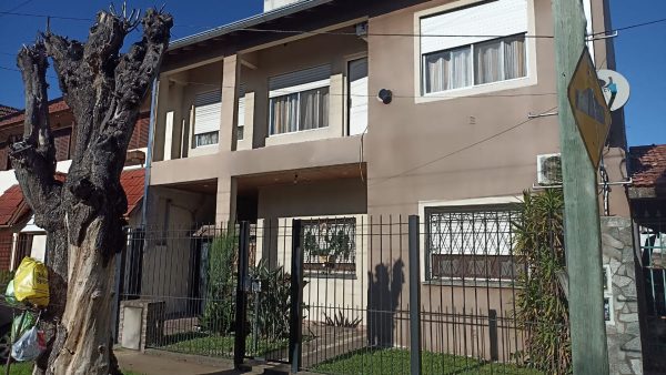 Casa Multifamiliar Venta Villa Adelina Con Parque