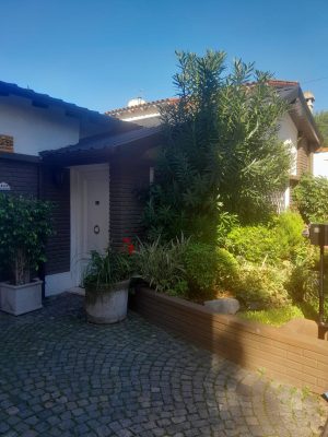Hermosa casa tipo chalet c/cochera y depto oficina