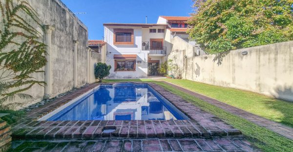 Venta Olivos Casa de 5 ambientes c/ Pileta Quincho