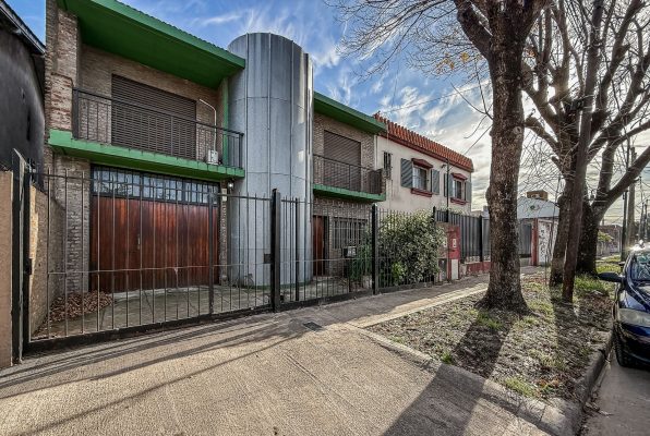 Venta Casa 6 Amb Jardin Pileta Cochera - Boulogne