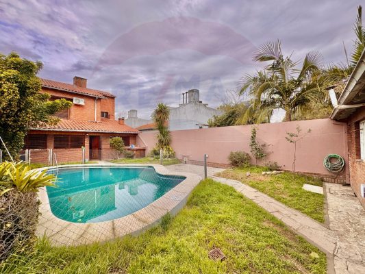 chalet 4 ambientes jardin, pileta y quincho