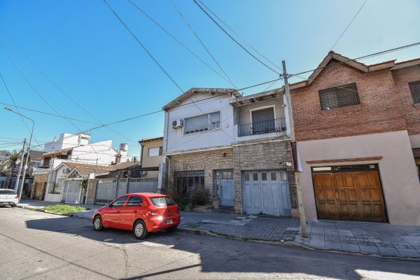 9-room house for sale in Florida with balcony and terrace