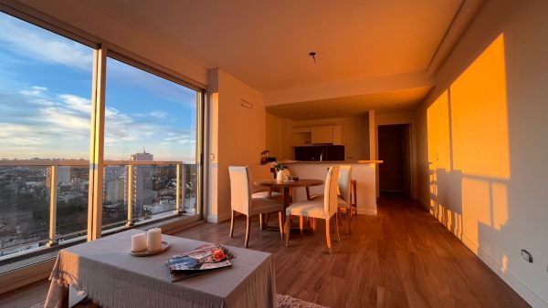 Venta departamento piso alto La Lucila