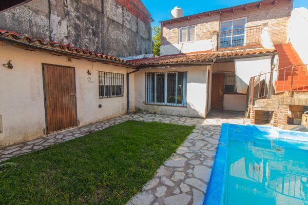 Casa En Venta En Martinez C/Pileta Sobre Lote Prop