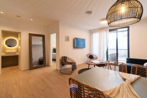 For Sale: Two-room Brickell Remeros, balcony, pool, summary