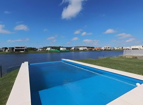 Casa En Venta A Laguna Barrio Santa Ana 4 Dorm.