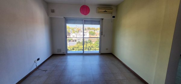 4-room apartment for sale in Florida with garage and balcony