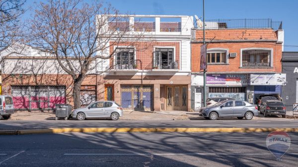 Inmejorable PH con local al frente - San Isidro
