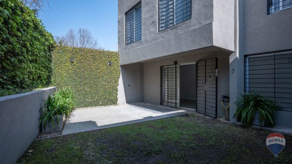 Venta PH 3 dormitorios San Isidro. Patio.