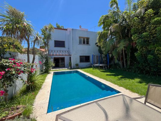 Venta casa 6 ambientes Martinez pileta reciclada