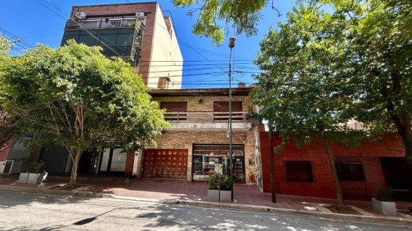 House for sale with commercial space in San Fernando
