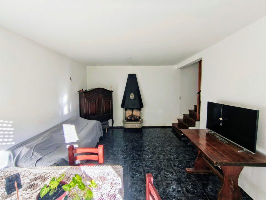 Apartment for Sale – 5 rooms, Olivos, patio, garage, credit