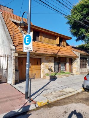 4-room house for sale in Munro Parrilla, credit available